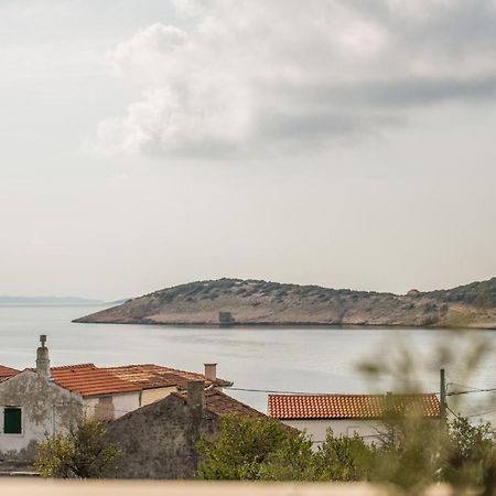 Beautiful Home In Martinscica With Wifi Extérieur photo