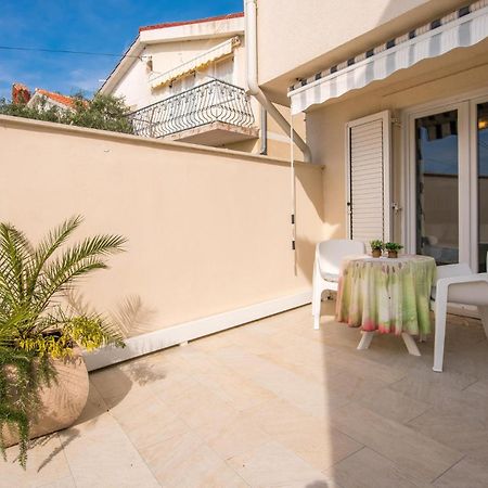 Beautiful Home In Martinscica With Wifi Extérieur photo