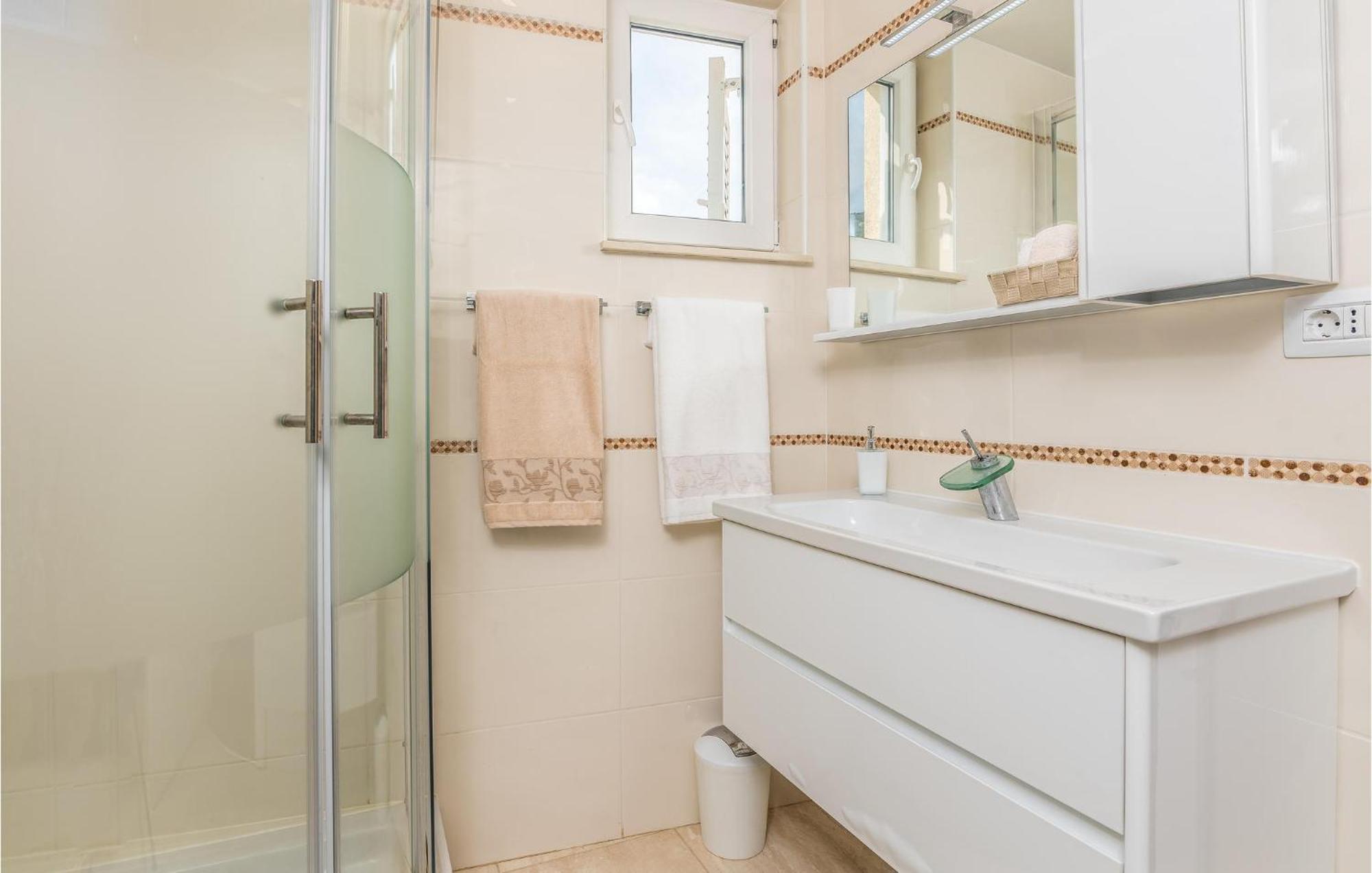 Beautiful Home In Martinscica With Wifi Extérieur photo