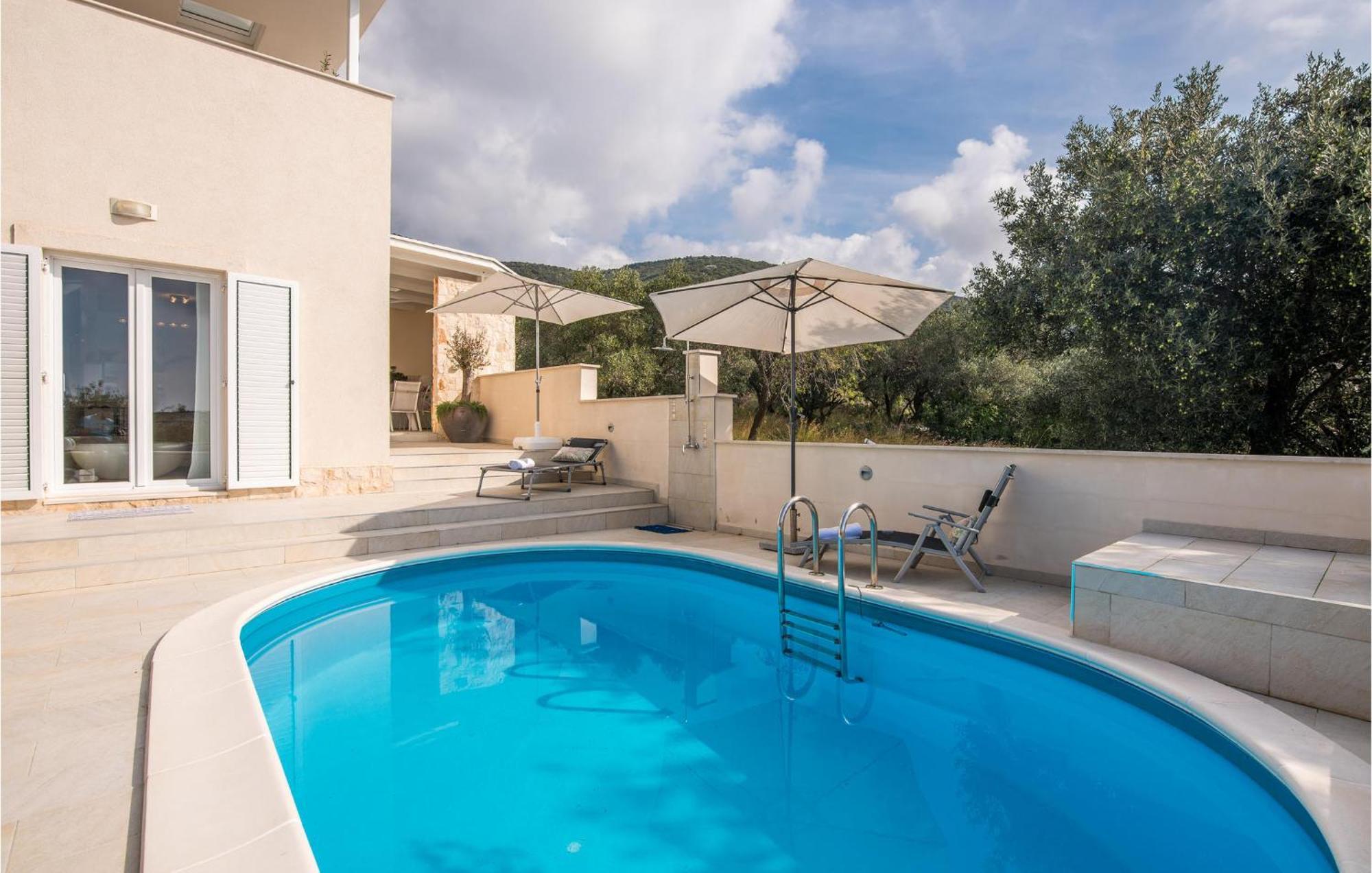 Beautiful Home In Martinscica With Wifi Extérieur photo