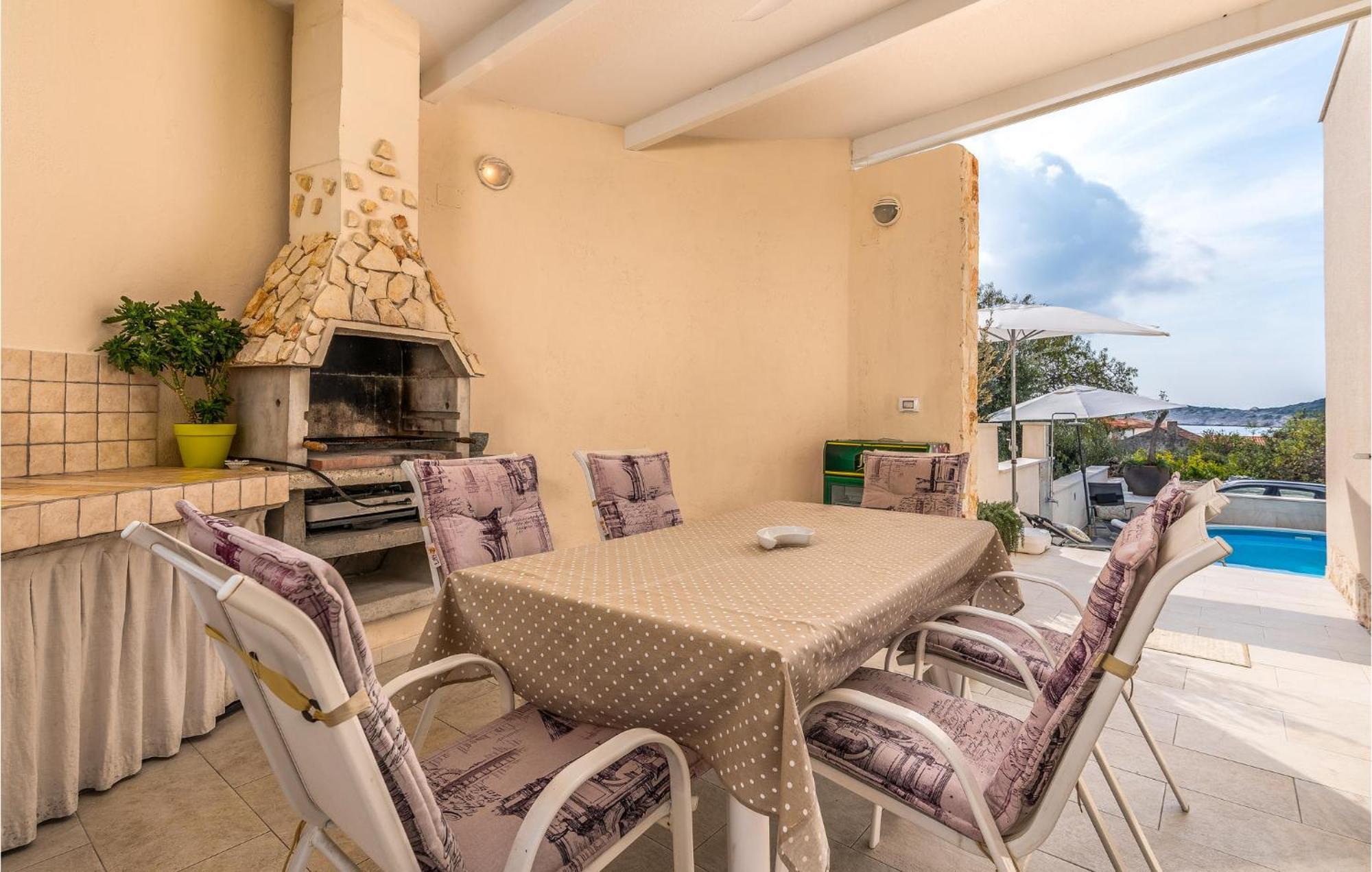 Beautiful Home In Martinscica With Wifi Extérieur photo
