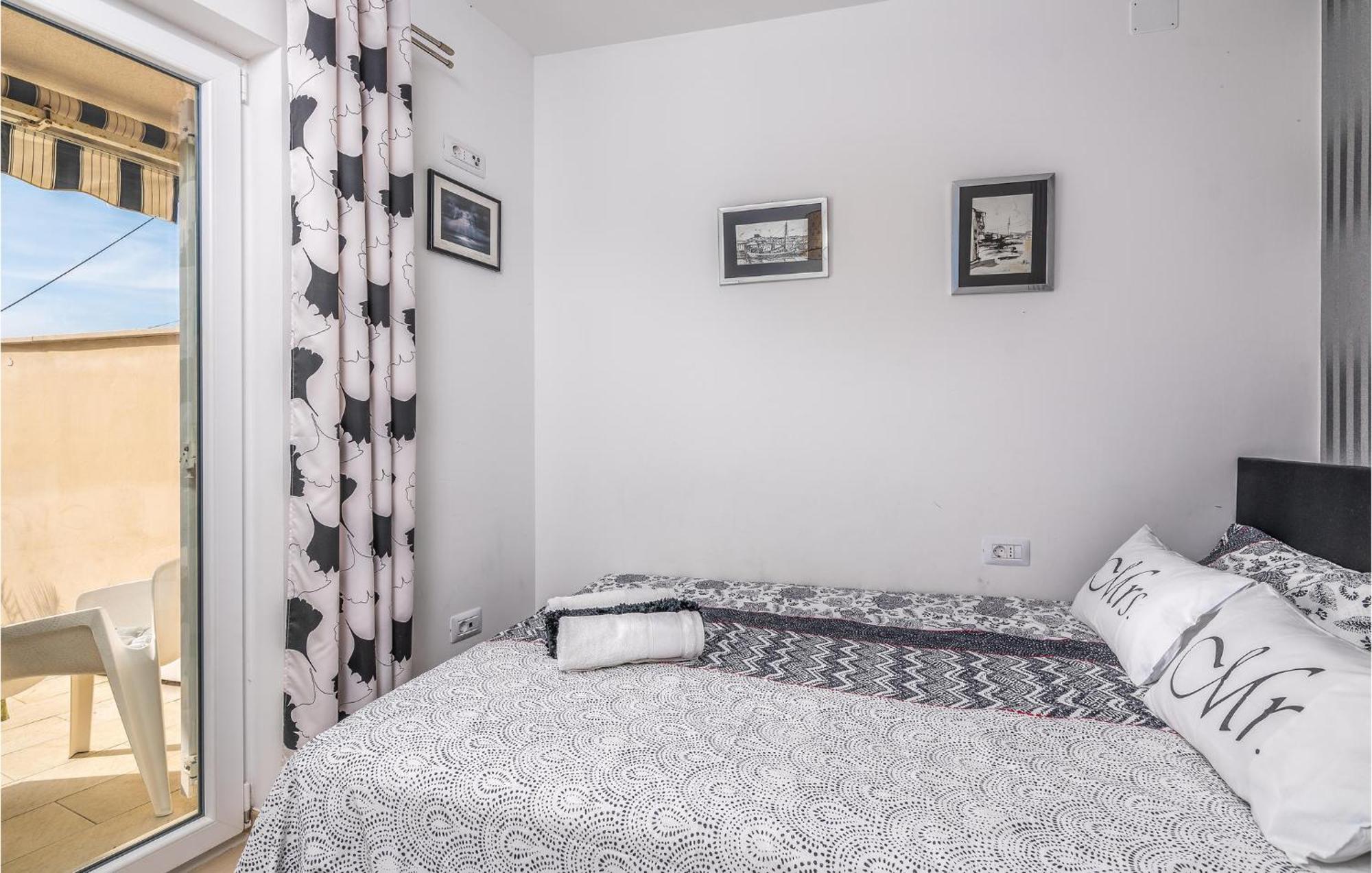 Beautiful Home In Martinscica With Wifi Extérieur photo