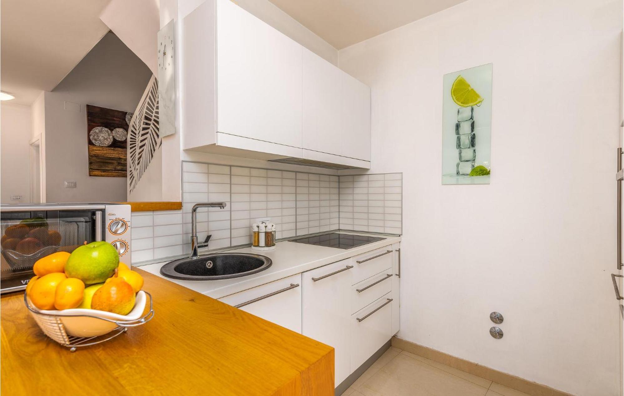 Beautiful Home In Martinscica With Wifi Extérieur photo