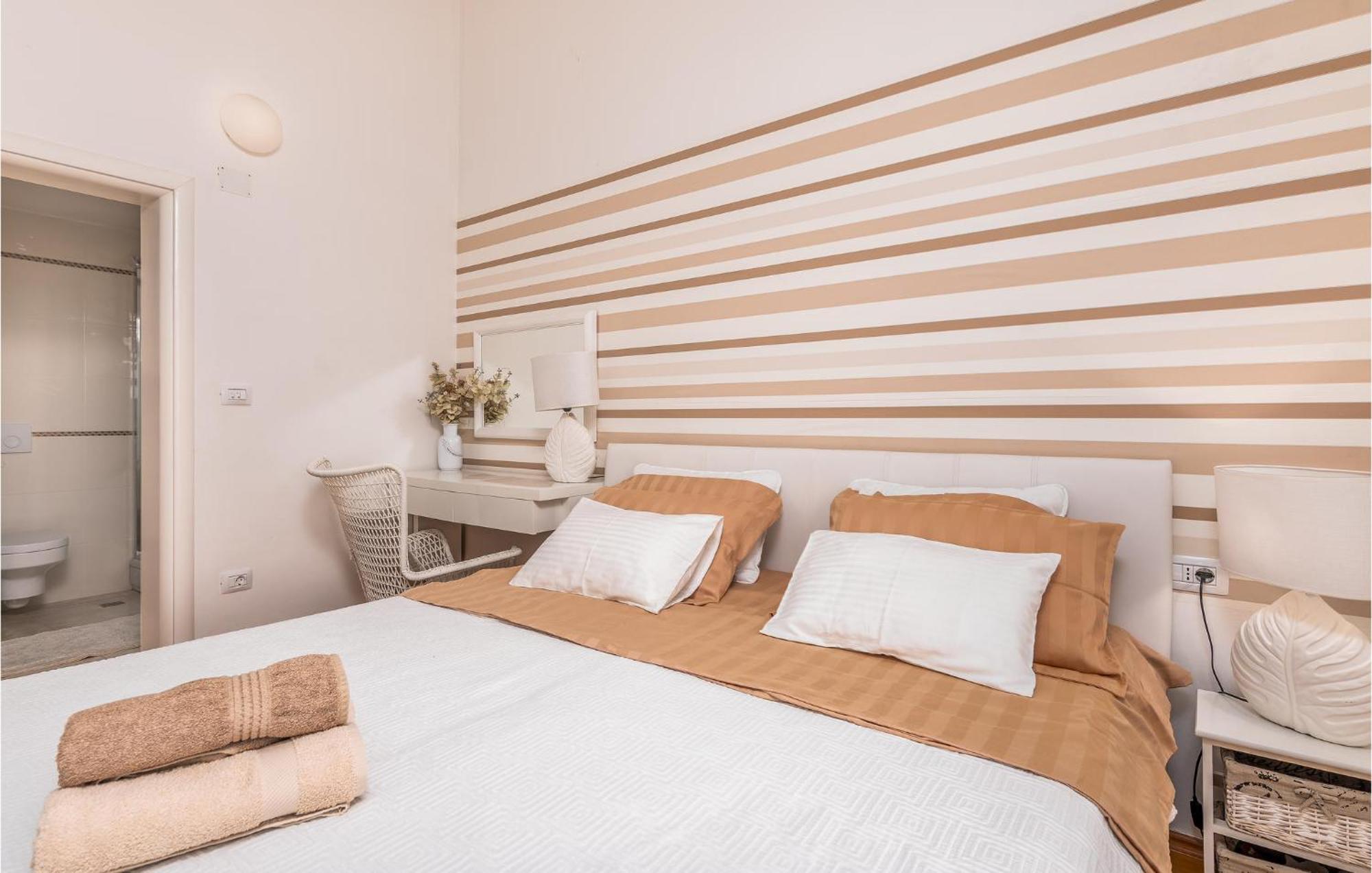 Beautiful Home In Martinscica With Wifi Extérieur photo