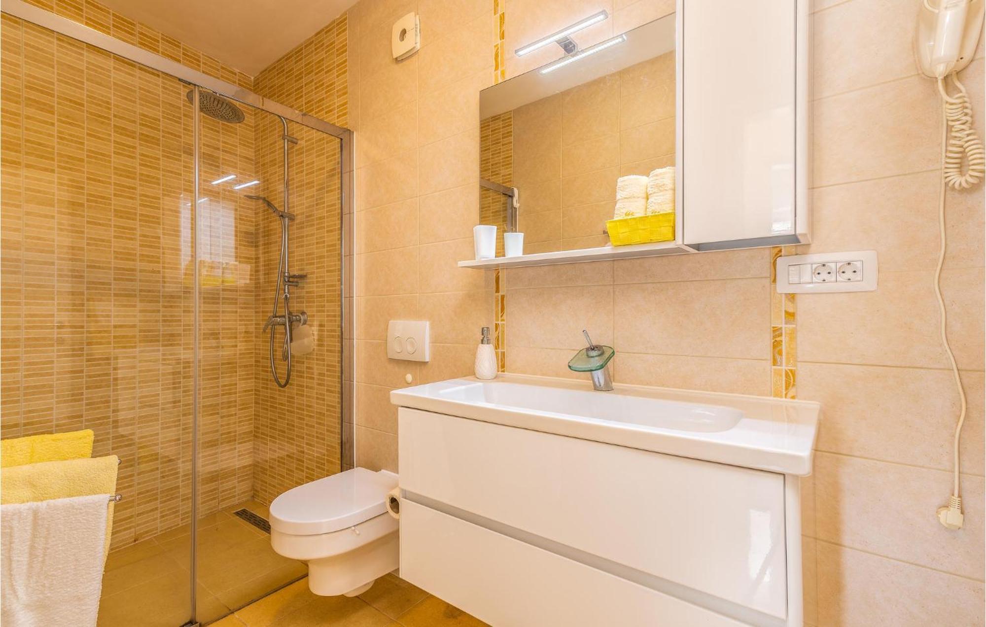 Beautiful Home In Martinscica With Wifi Extérieur photo
